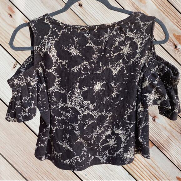 Lucky Brand cold shoulder top - Picture 2 of 4